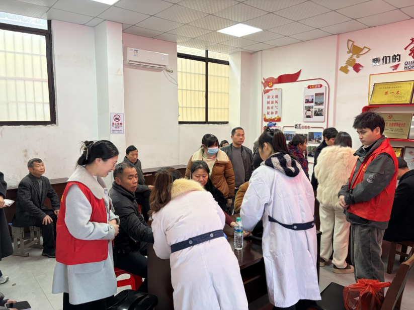 這場“家門口”的便民服務(wù)，讓居民直呼“太貼心”